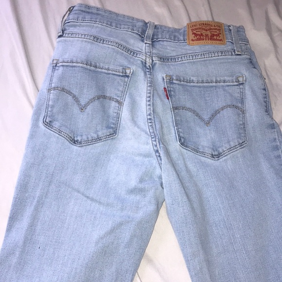 LIGHT WASHED LEVI JEANS - Picture 4 of 4